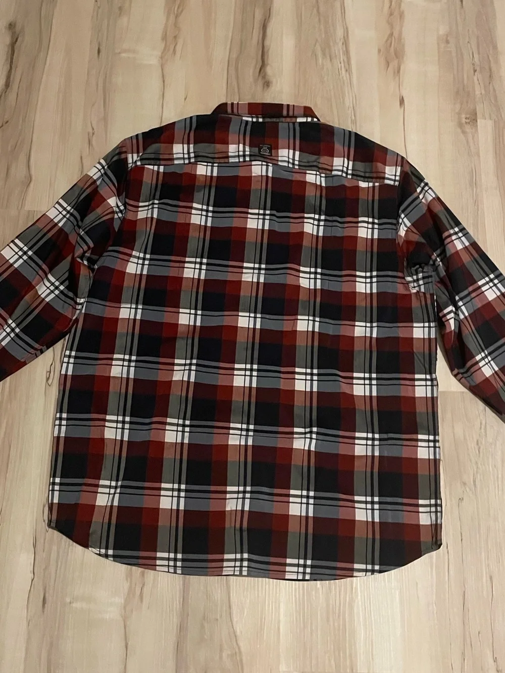 Wrangler ATG Plaid Button Up Shirt Men’s Size XL Navy Maroon Hike to Fish UPF 30
